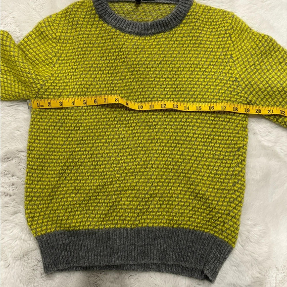 BENETTON WOMENS CREW NECK SWEATER SMALL YELLOW MOHAIR WOOL BLEND - Picture 4 of 8